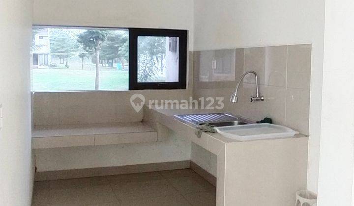 Eminent Rumah Lebar 8 Depan Taman 50juta/ Tahun 6