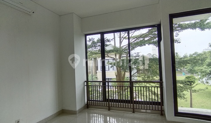 Eminent Rumah Lebar 8 Depan Taman 50juta/ Tahun 11