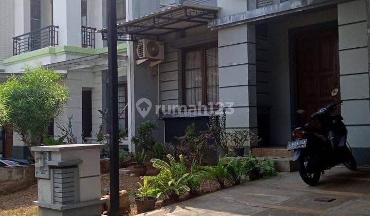 de Latinos Rumah Lebar 8 Hadap Timur Harga Menarik 2.5M 2