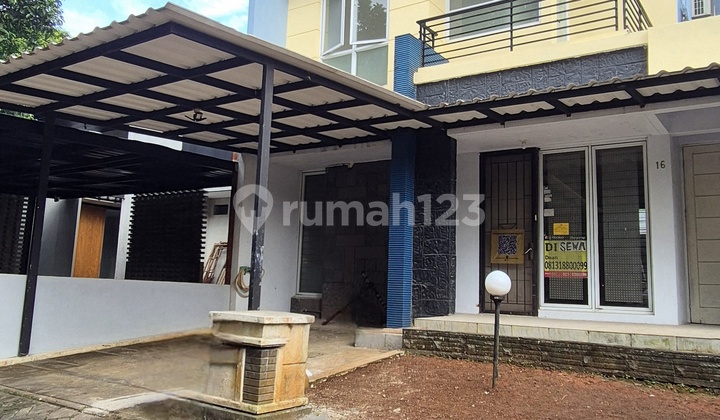 60Jt/ Thn De Latinos Rumah Ada Backyard 3Bedroom 2