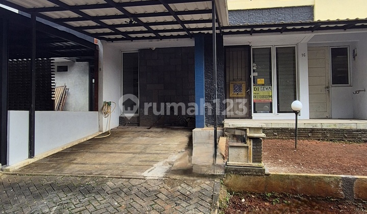 60Jt/ Thn De Latinos Rumah Ada Backyard 3Bedroom