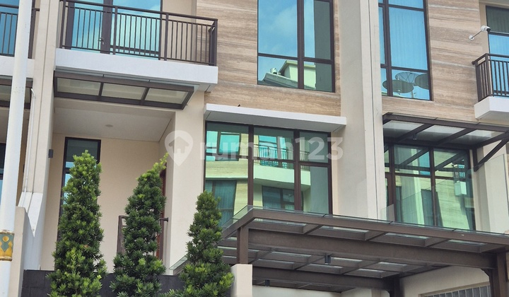 9.5 Billion Pondok Indah New House with 2 Facades, 4 Floors, Private Lift