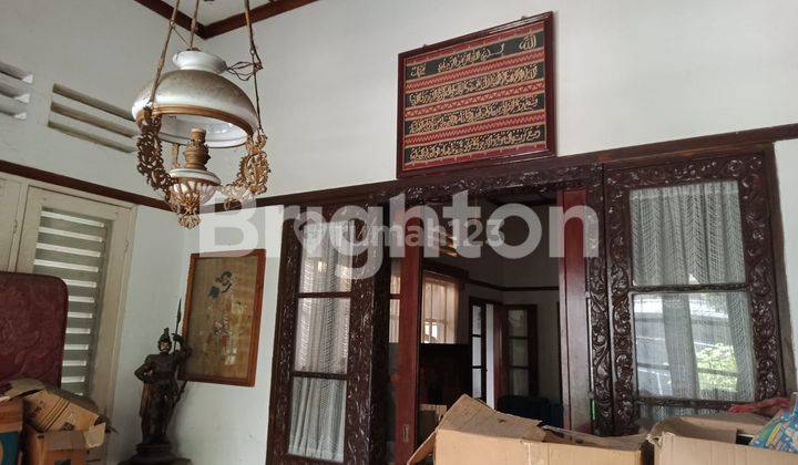 RUMAH NUANSA KOLONIAL DI SUKUN 1