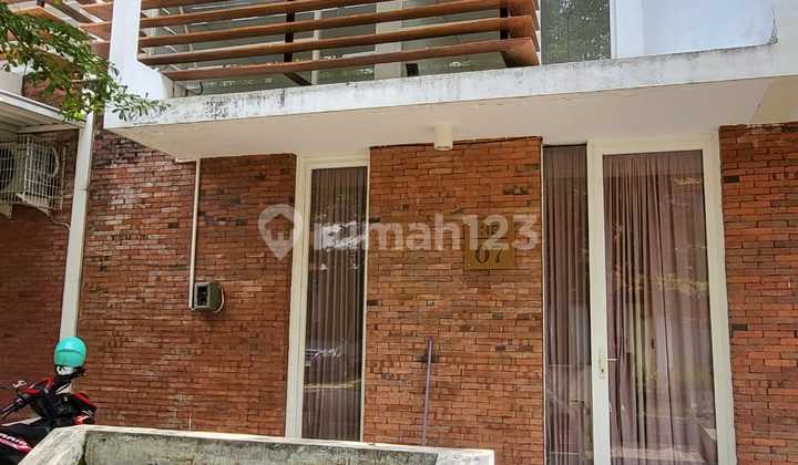 RUMAH FURNISH DI PERUMAHAN THE OZ MALANG 