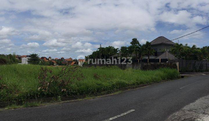 Vila konsep tropical area canggu dengan lingkungan villa 2