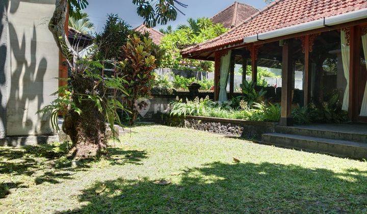 Vila modern klasik lingkungan nyaman deket central Ubud