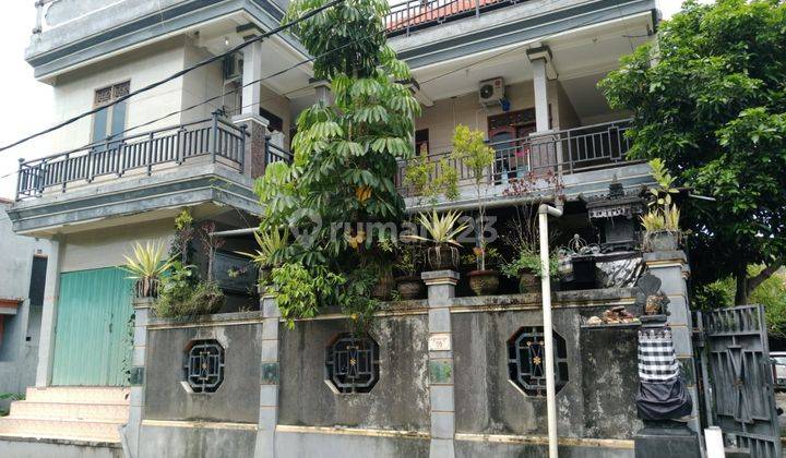 3 storey house on Jln Darmawangsa Buc turu price so 2.8 M 2