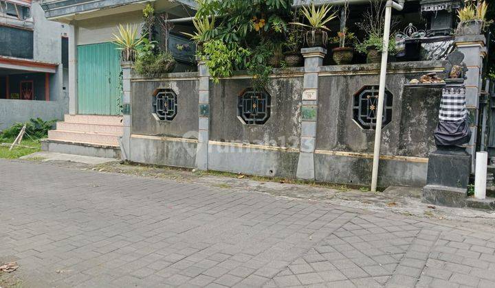 3 storey house on Jln Darmawangsa Buc turu price so 2.8 M 1