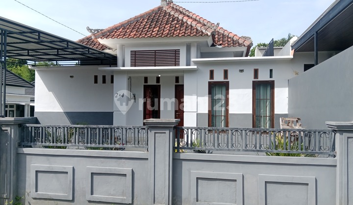 Ready-to-Live House. A Quiet and Comfortable Environment in Pering Gianyar Housing Complex.