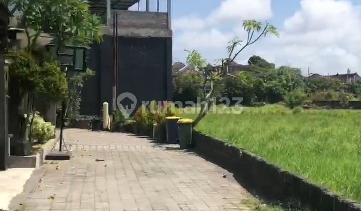 Two-Story House. Comfortable Environment in Renon Area Two-Story House. Comfortable Environment in Renon Area