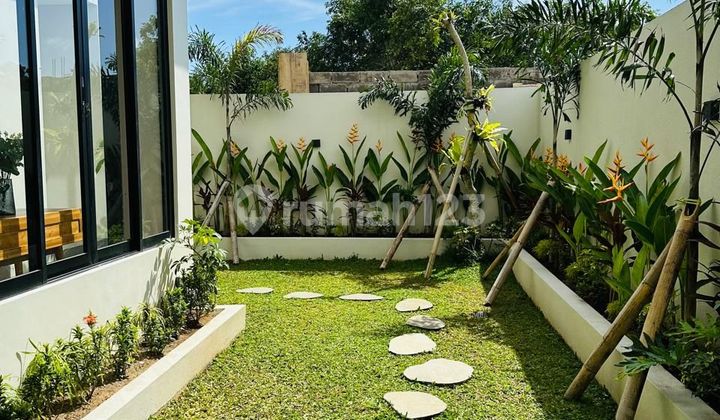 Modern Santorini View Villa GWK Jimbaran Modern Santorini View Villa GWK Jimbaran