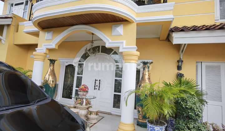 Rumah Bulatan Mewah 2lt Furnished, Siap Huni di Jl. Anggrek Pekanbaru 2