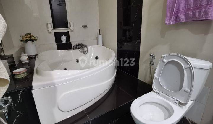Rumah Bulatan Mewah 2lt Furnished, Siap Huni di Jl. Anggrek Pekanbaru 12