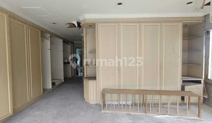 For Rent 3-Story Shop House on Jl. Jenderal Sudirman