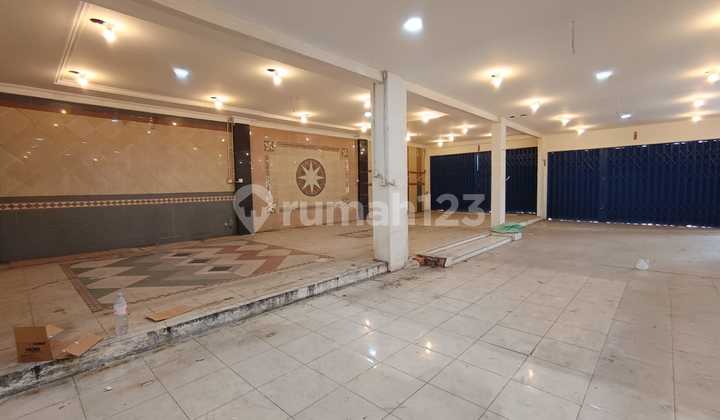 3 Shophouse Units (attached) for Rent on Jl. Tuanku Tambusai 3 Shophouse Units (attached) for Rent on Jl. Tuanku Tambusai