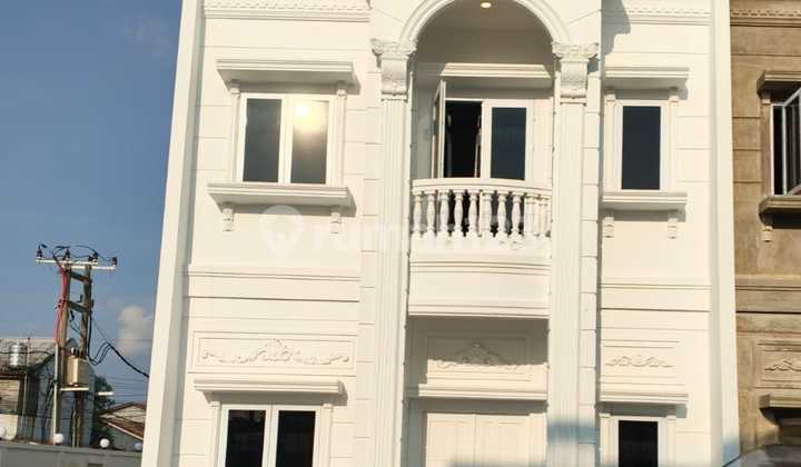 Luxury 2-Story Cluster House for Sale at Jl. Riau Ujung Luxury 2-Story Cluster House for Sale at Jl. Riau Ujung