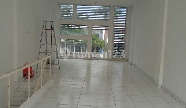 2-Story Shop House for Rent, Neat. Location Already Bustling. Environment Close to Schools and Close to Malls. 2