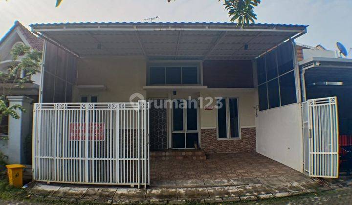 Rumah siap huni&rapi, sudah renov, strategis &berada di kawasan yg nyaman,aman dan rapi. Berada dekat dgn rumah sakit besar, mall2, sekolah2 besar,universitas esa unggul, tempat2 beribadah, ramai dgn tempat2 kuliner.dekat dengan tol bitung. 2