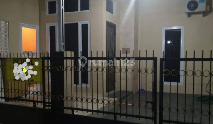 Rumah dijual siap huni yang berada di cluster perumahan yg elite dgn security keamanan 24 jam. Lingkungan yg nyaman, bersih, tenang dan bebas banjir. 1