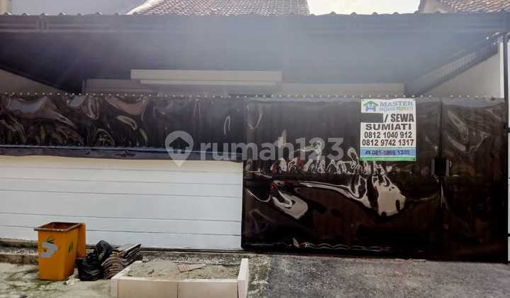 Disewa Rumah 1 1/4 Lantai Siap Huni. Kondisi Rumah Rapi Dan Dekat Dgn Bus Trans Citra.,rumah Sakit Besar, Universitas Esa Unggul,.mall, Sport Club. Row Jalan Lebar. 1