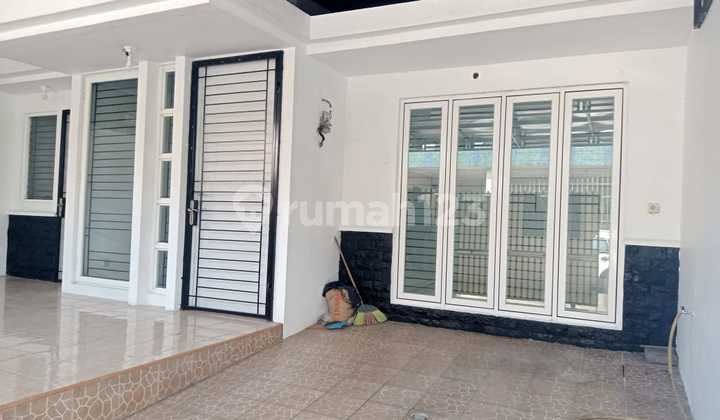 Disewa Rumah 1 1/4 Lantai Siap Huni. Kondisi Rumah Rapi Dan Dekat Dgn Bus Trans Citra.,rumah Sakit Besar, Universitas Esa Unggul,.mall, Sport Club. Row Jalan Lebar. 2
