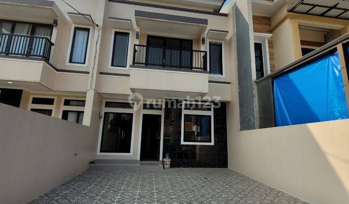 Dijual rumah baru 2 lantai dgn luas tanah 120 mtr. Perumahan bebas dari banjir,. Lingkungan nyaman,tenang dan aman. Tersedia berbagai fasilitas yg lengkap di dalam perumahan. Lokasi dekat dgn terminal Bus Trans. Perumahan dekat dgn Tol Bitung.  1