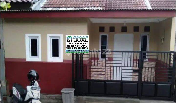 Dijual cepat rumah ,lokasi strategis dan bebas banjir. Surat SHM. Depan rumah fasum.  1