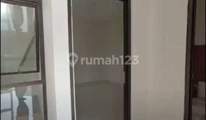 Dijual Rumah 1 Lantai ,Rapi, Bagus dan Siap Huni. Hunian Dekat Dgn Univ Esa Unggul Citra Raya. 2