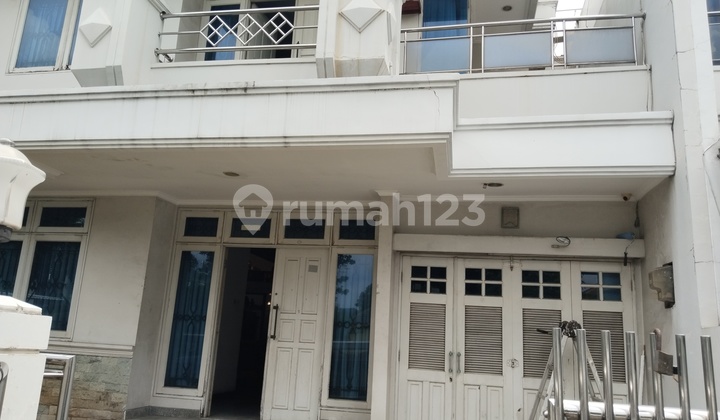 Nice House in Modernland 2 Floors, With 200 Sq. M. Land, Strategically Located with Wide Road Frontage. 2