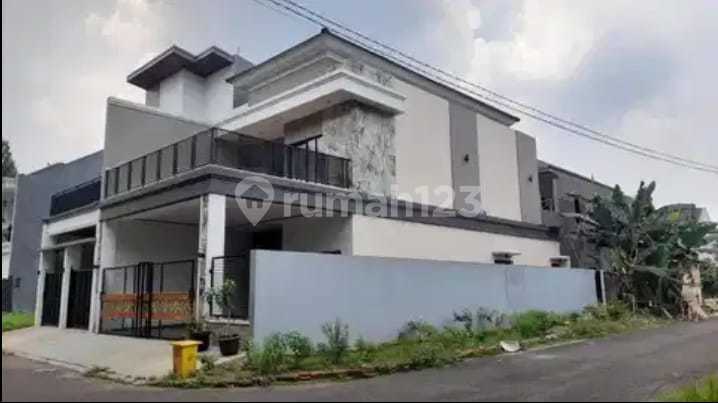 Nice and Tidy House for Sale 2 Floors with Furnished, Has Water Heater & 5 AC Units in Citra Raya Tangerang. Location Close to Aeon Mall. 2