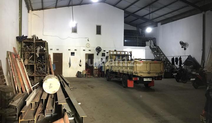 Warehouse for Sale Cheap and Ready to Use, Land Area 436 Sq. M. Includes Office, Staff Dormitory, Kitchen. 3.5 Km from Buaran Toll Gate, Flood-Free. Warehouse for Sale Cheap and Ready to Use, Land Area 436 Sq. M. Includes Office, Staff Dormitory, Kitchen. 3.5 Km from Buaran Toll Gate, Flood-Free.