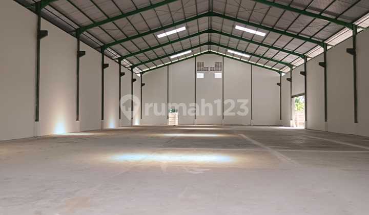 New Warehouse for Rent. Located in the Industrial Area of Tangerang City. 40 Feet Container Access.