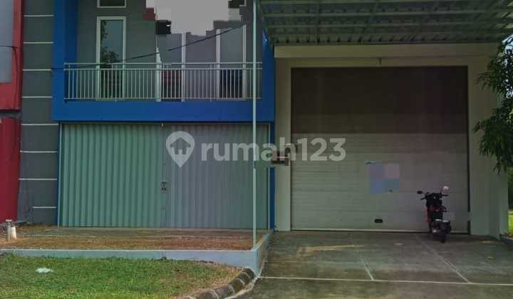 Warehouse for rent in hook position, ready to use. Located in a warehouse area and flood-free. Access for 40-foot containers and close to Tigaraksa, Tangerang.