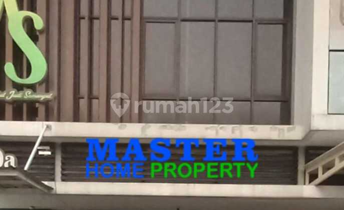 A Good and Neat 2-Story Ruko (Renovated) Ready to Use. Width 4.5 Meters and Length 15 Meters.