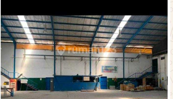 Ex-factory Panel for Sale in Cikupa Mas with an area of 40x75 meters. Located within the area. Industrial zone and former production site. 40-foot container access.