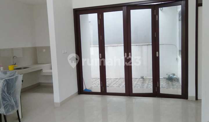 Rumah Bagus Dijual Dgn Konsep Bangunan Baru ,siap Huni Dan Bersin. Lokasi Terdepan Dgn Lingkungan Nyaman, Tenang Dan Aman.  2