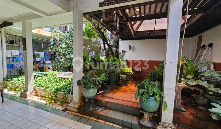 Rumah Besar di Cendrawasih Bintaro Jaya Sektor 1 Jakarta Selatan