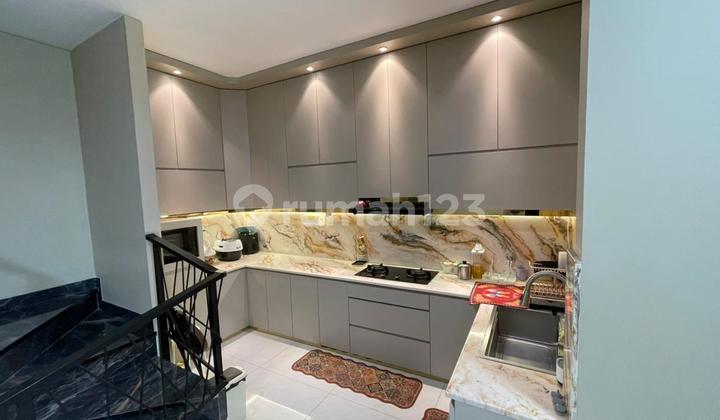 Rumah Cantik Bebas Banjir Dekat Permata Hijau