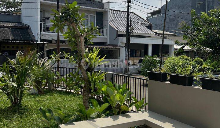 Rumah bagus 2 lantai posisi  hook di griya loka  Serpong 
Tangerang selatan

 2