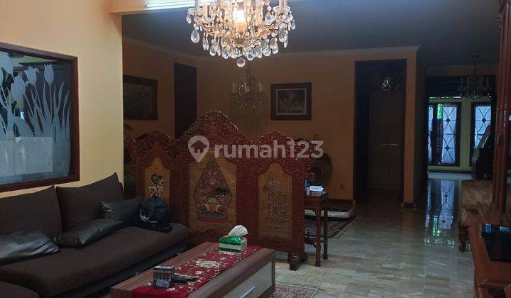 Rumah terawat 2 Lantai Bagus di komplek  Camar 2