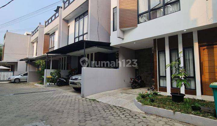 Rumah 2 Lantai Bagus Dalam Cluster Azalea Cirendeu  1