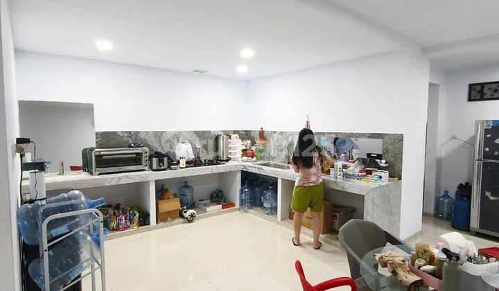 Rumah Cantik 2 Lantai di Pesona Taman Cirendeu Ciputat 2