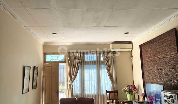 Rumah, 2 Lantai, Dekat MRT, Bebas Banjir, di Komplek Area Rempoa 2