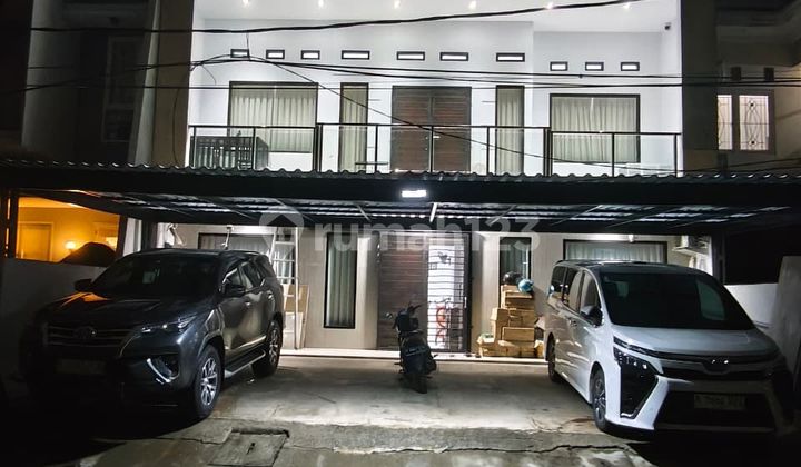 Rumah Cantik 2 Lantai di Pesona Taman Cirendeu Ciputat