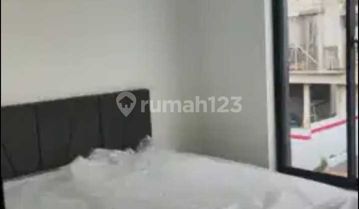 Rumah Cantik Bangunan Baru Di Kebayoran Harmoni 2