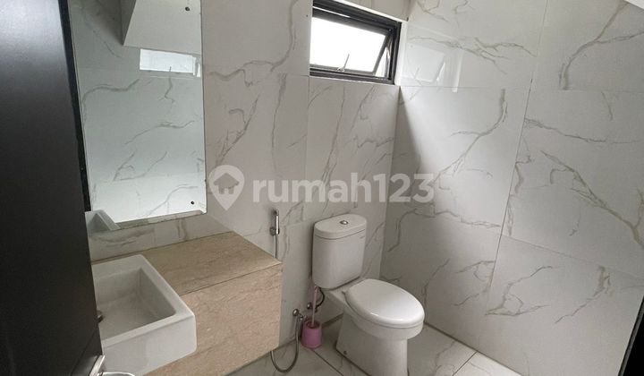 Rumah Cantik Bebas Banjir di Upperhouse Pamulang