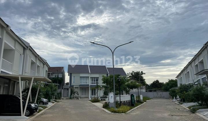 Rumah Cantik 2 Lantai Di Cluster Synthesis Ciputat 2