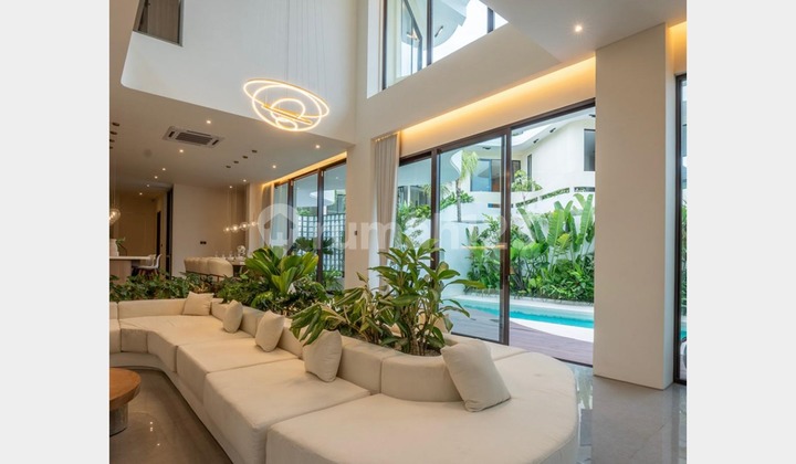 Modern Luxury Villa And Furnished In Seminyak