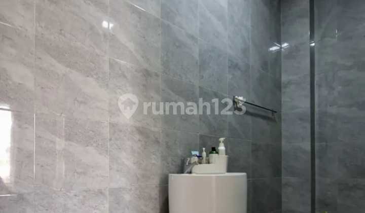 Di Jual Rumah Secondary Baru di Renovasi Total dengan Material Berkualitas Kondisi Siap Huni dan Semi Furnished 2