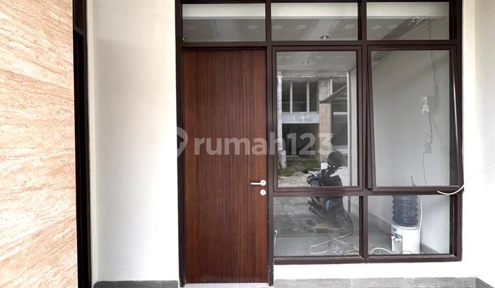 For sale, affordable ready-to-occupy residence in the Legoso Cirendeu area, near MRT Lebak Bulus. 2